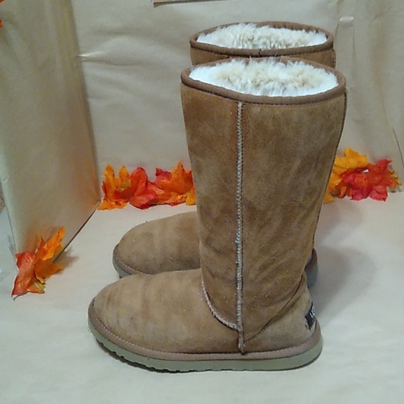 UGG boots sz 7 - Picture 4 of 6